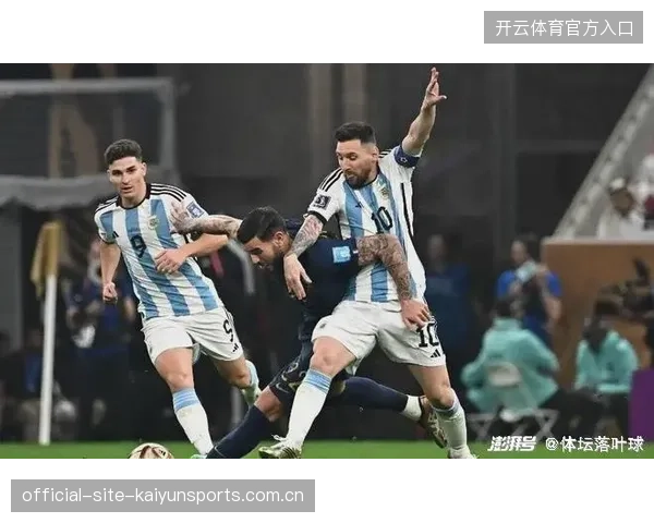 胡利安·阿尔瓦雷斯将利用AI分析对手后卫习惯，执行更具针对性的前场压迫任务